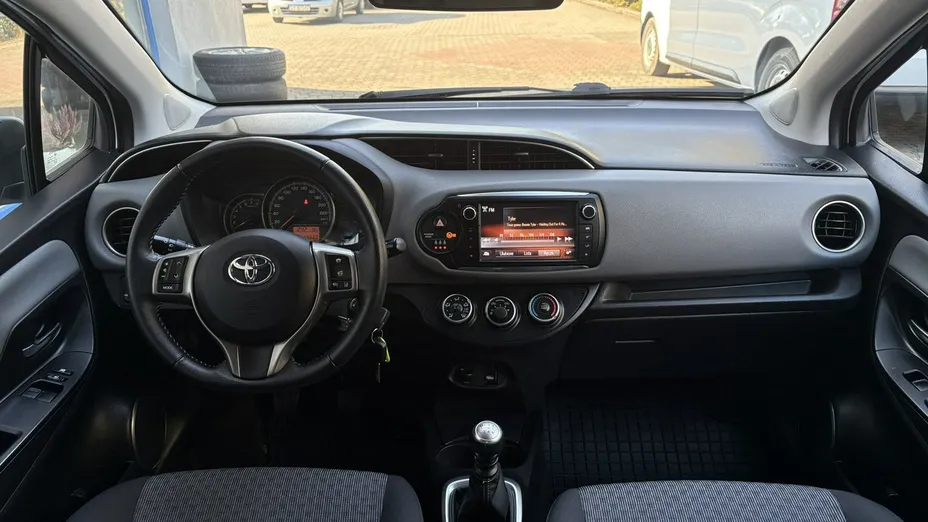 TOYOTA Yaris -