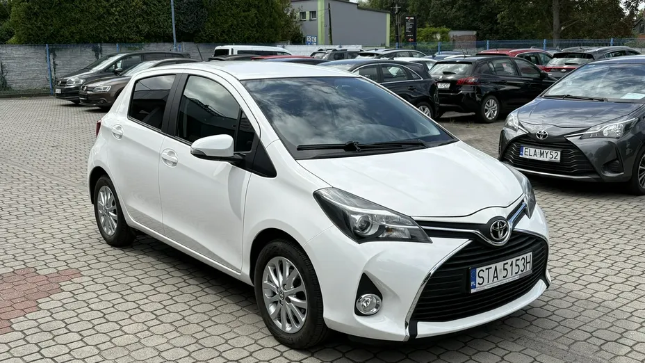 TOYOTA Yaris -