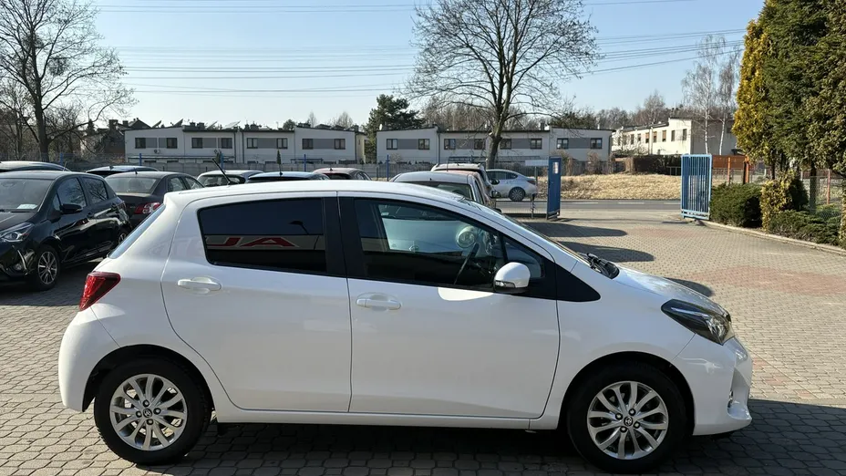 TOYOTA Yaris -