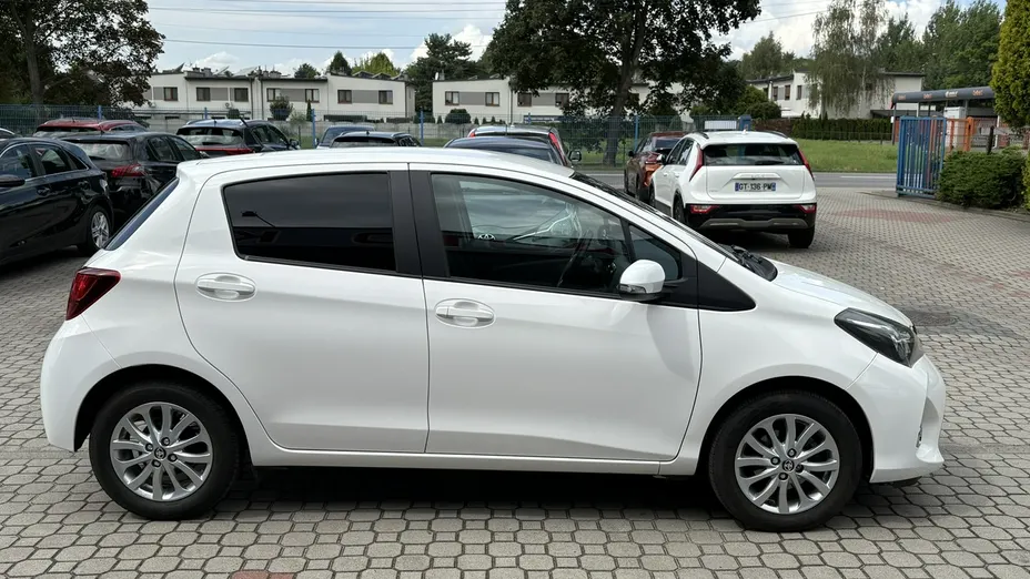 TOYOTA Yaris -