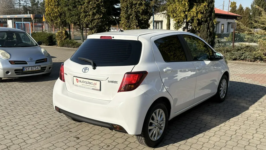 TOYOTA Yaris -