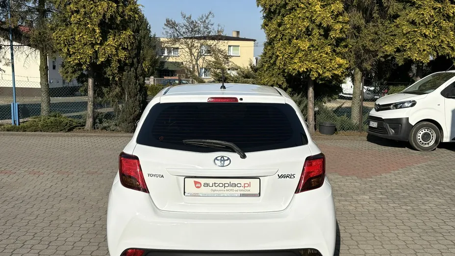 TOYOTA Yaris -