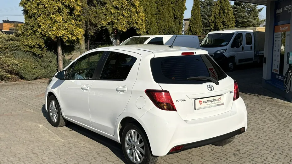 TOYOTA Yaris -