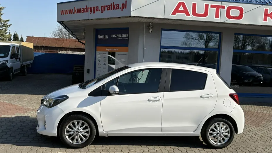 TOYOTA Yaris -