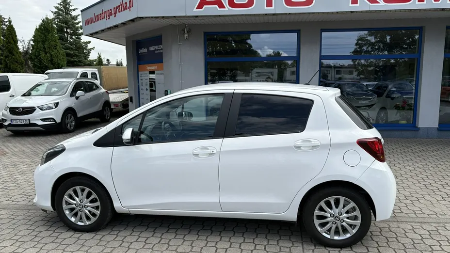 TOYOTA Yaris -