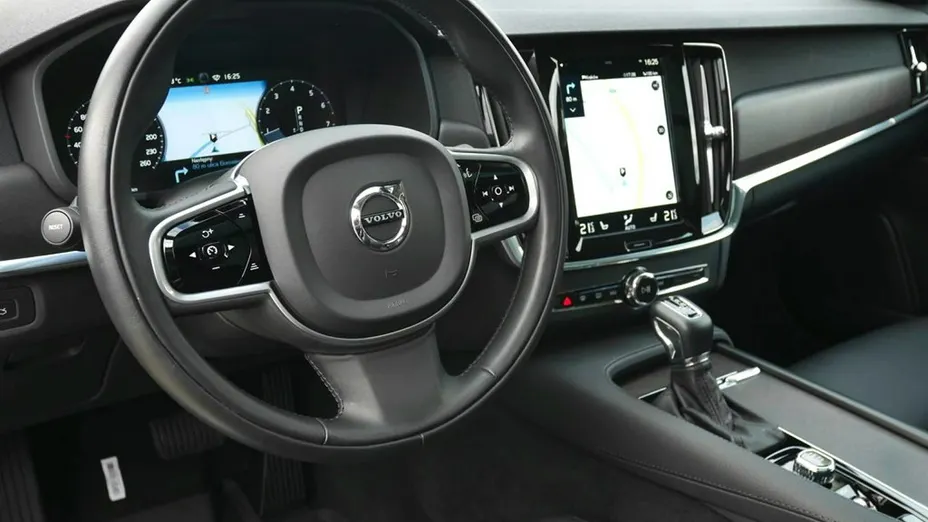 VOLVO V90 -