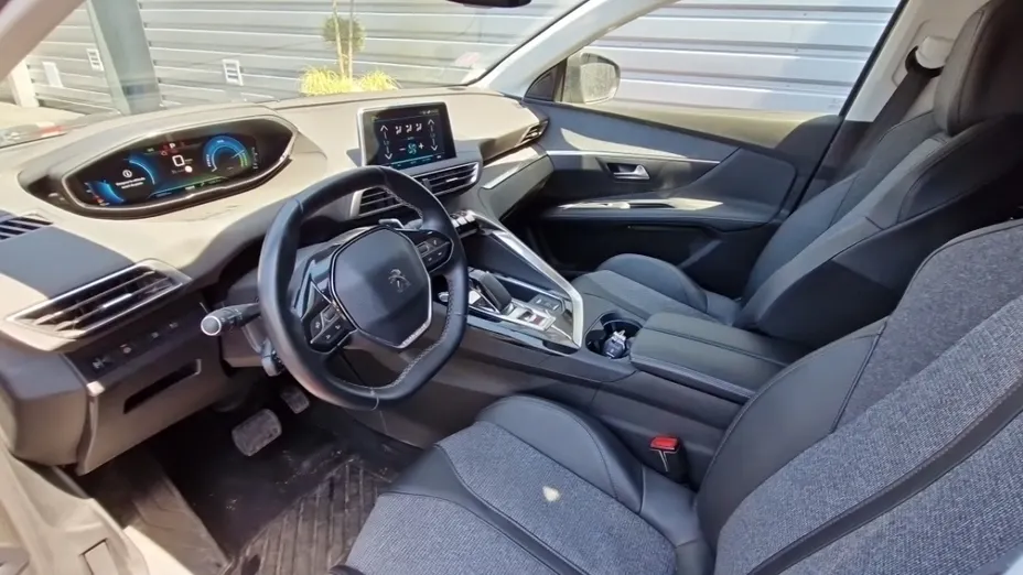 PEUGEOT 3008 -