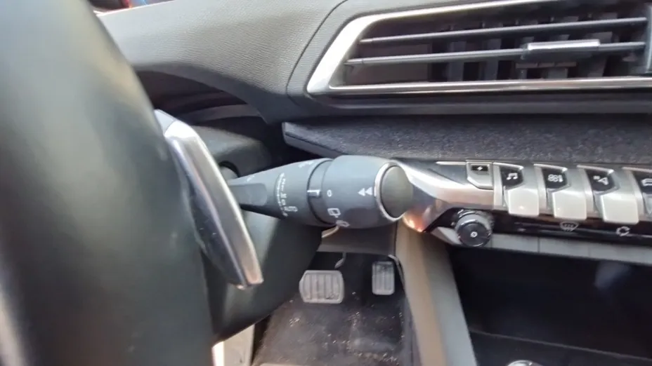 PEUGEOT 3008 -