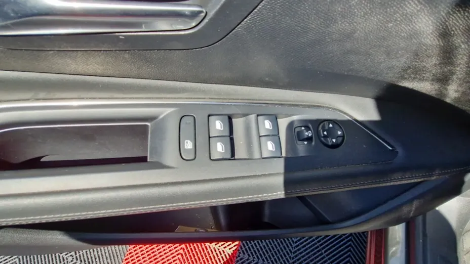 PEUGEOT 3008 -