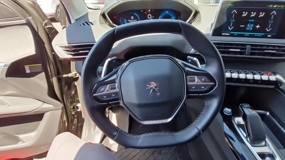 PEUGEOT 3008 -