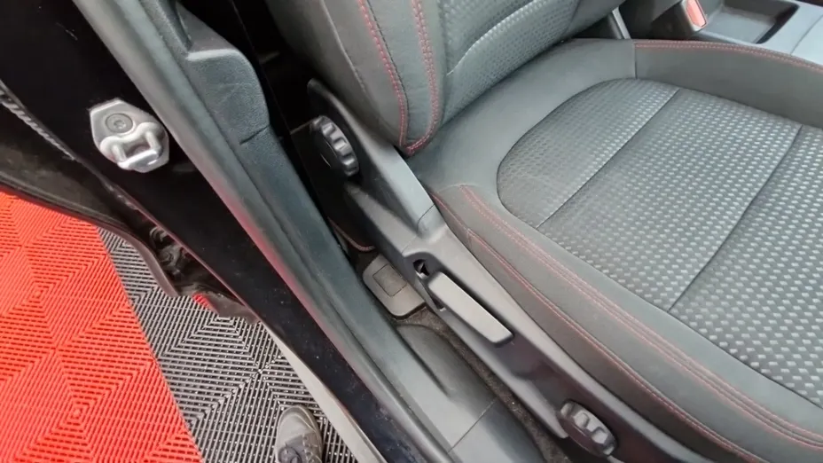 FORD Kuga -