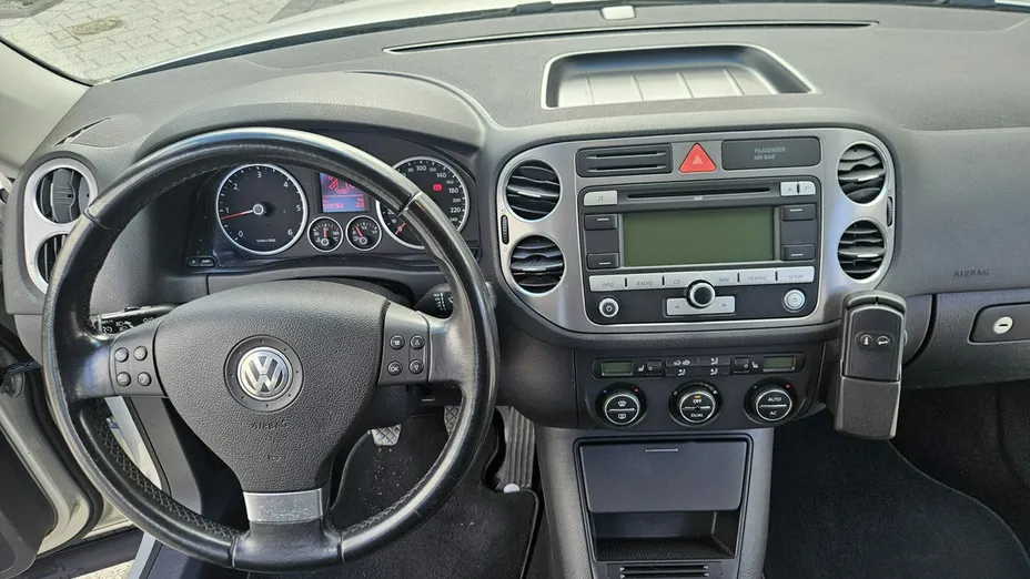 VOLKSWAGEN Tiguan -