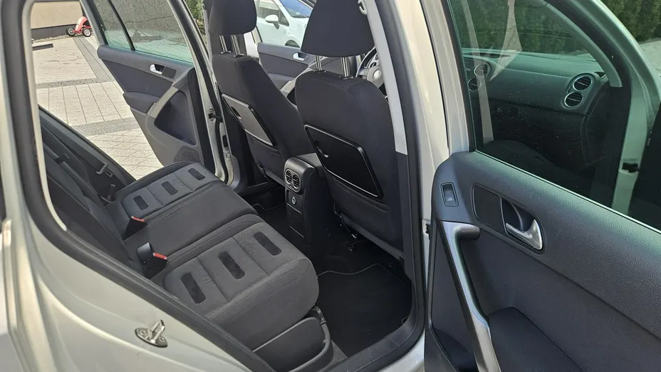 VOLKSWAGEN Tiguan -