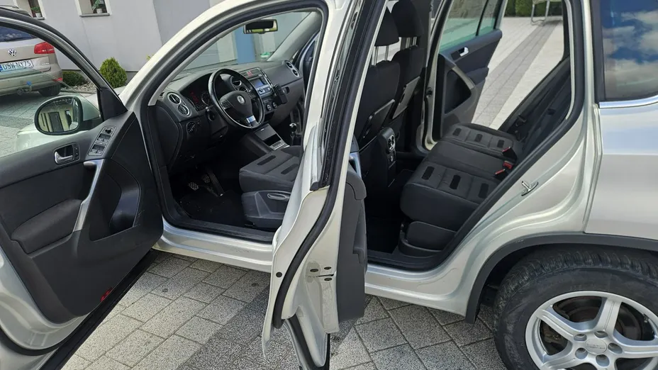 VOLKSWAGEN Tiguan -