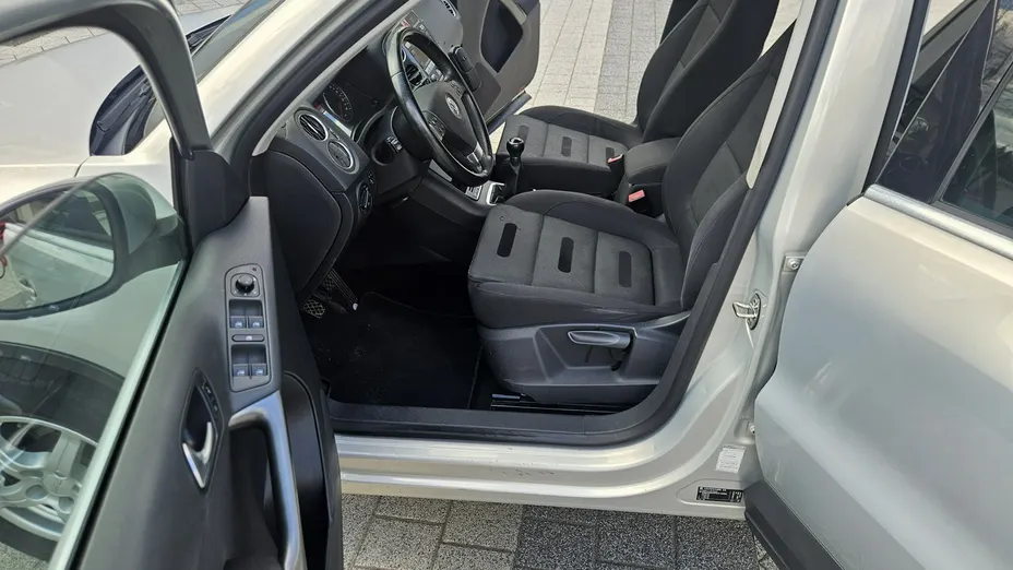 VOLKSWAGEN Tiguan -