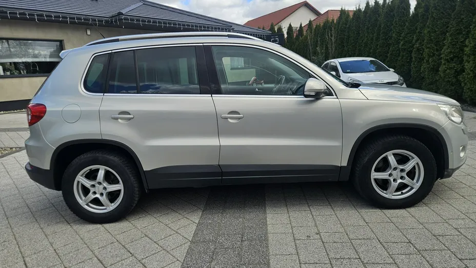 VOLKSWAGEN Tiguan -