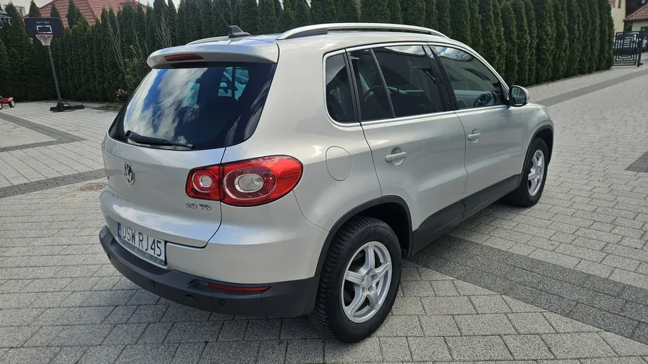 VOLKSWAGEN Tiguan -