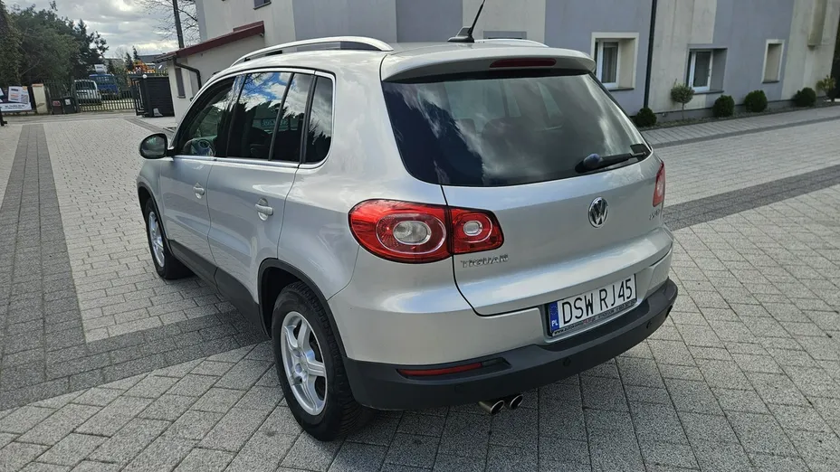 VOLKSWAGEN Tiguan -