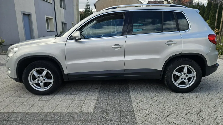 VOLKSWAGEN Tiguan -