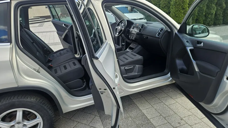 VOLKSWAGEN Tiguan -