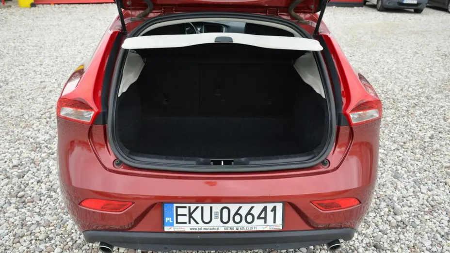 VOLVO V40 -
