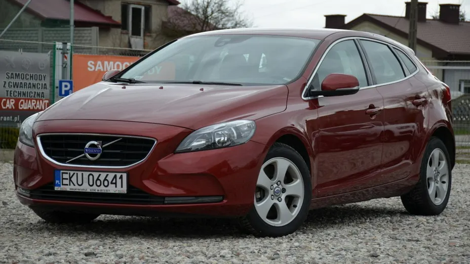 VOLVO V40 -