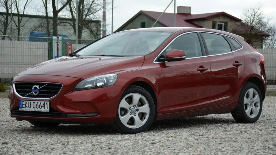 VOLVO V40 -