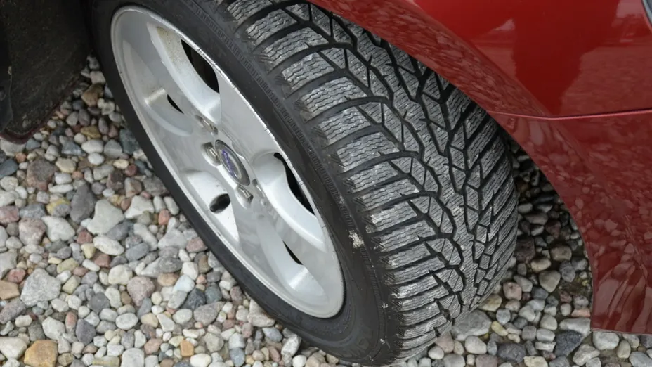 VOLVO V40 -
