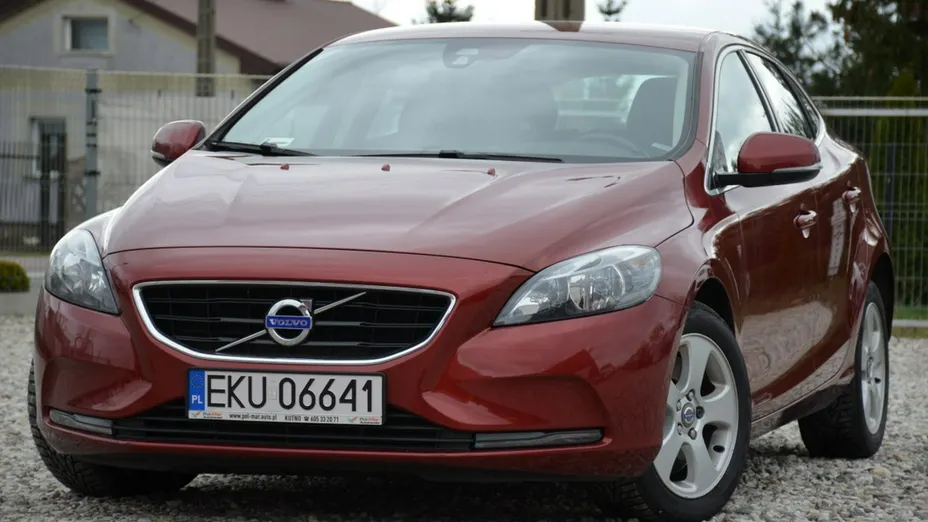 VOLVO V40 -