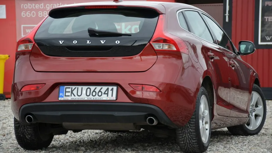 VOLVO V40 -