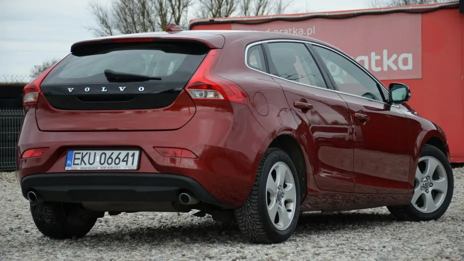 VOLVO V40 -