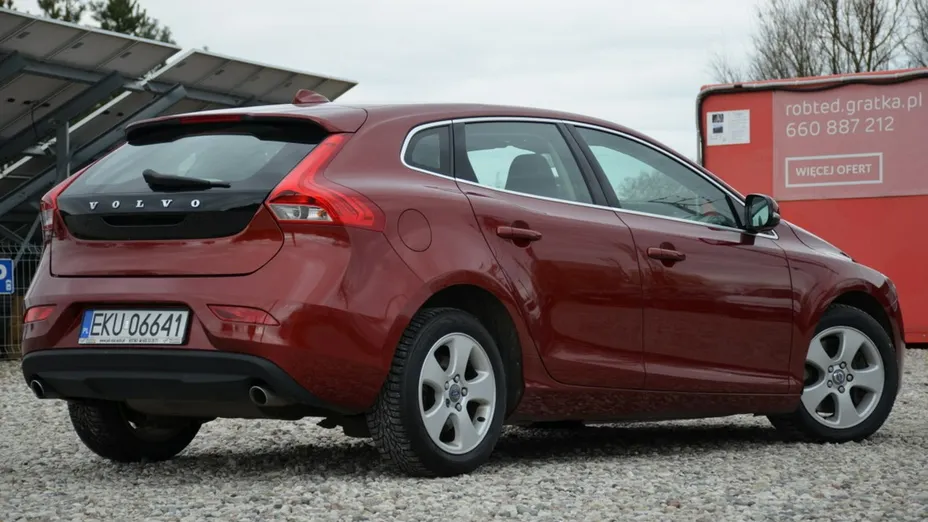 VOLVO V40 -