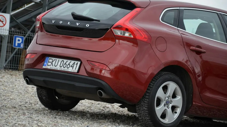 VOLVO V40 -