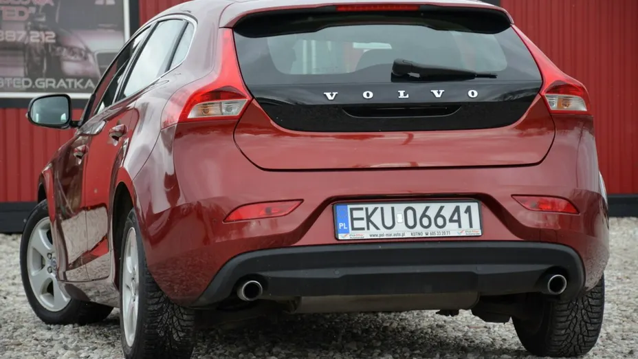VOLVO V40 -