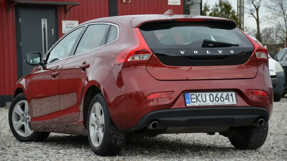 VOLVO V40 -
