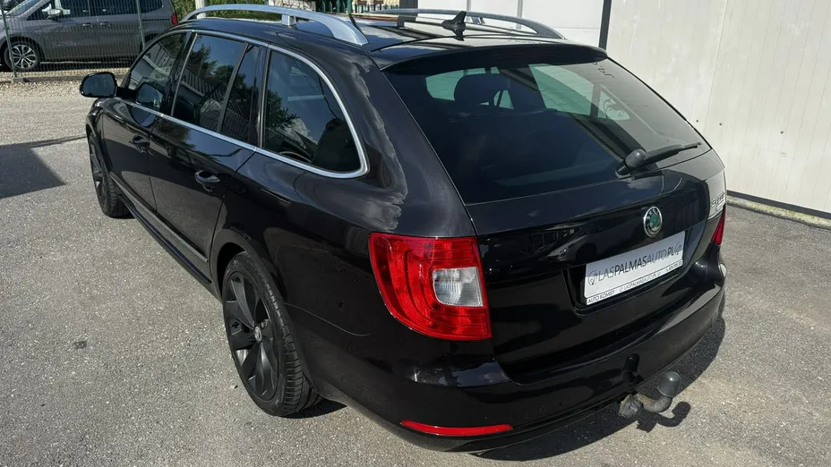 SKODA Superb -
