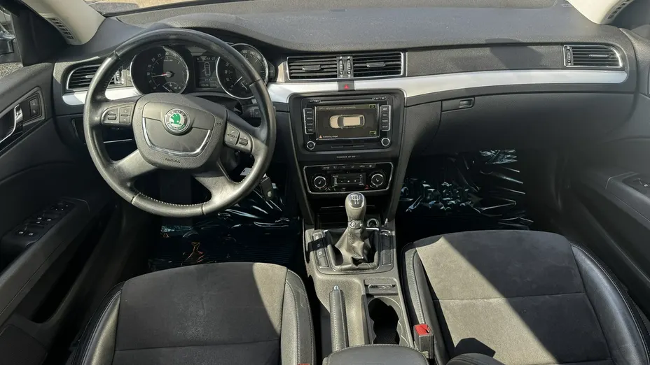 SKODA Superb -