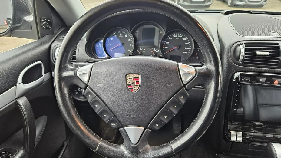 PORSCHE Cayenne -
