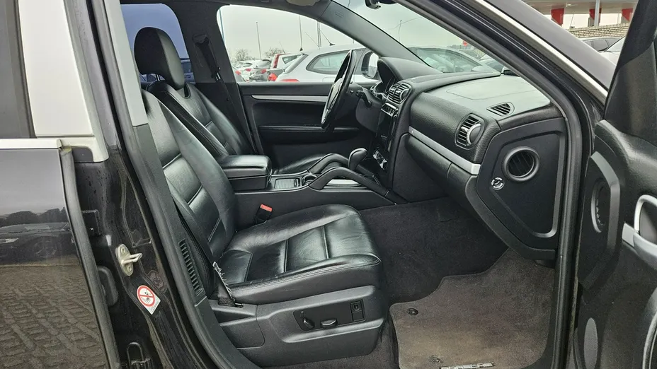 PORSCHE Cayenne -