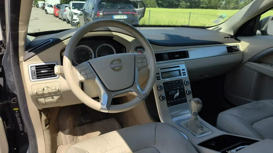 VOLVO S80 -