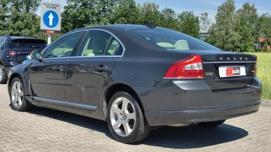 VOLVO S80 -