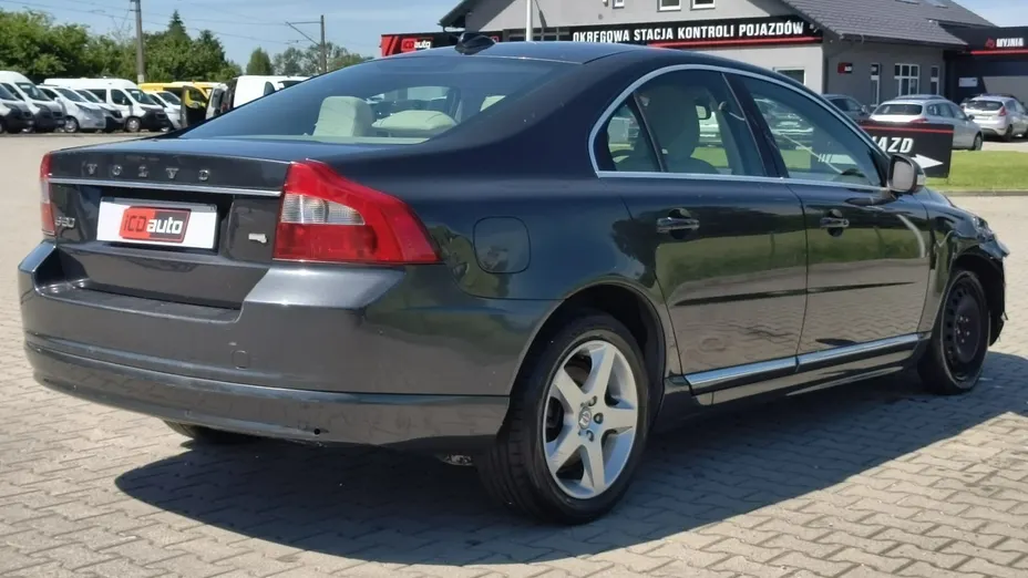 VOLVO S80 -