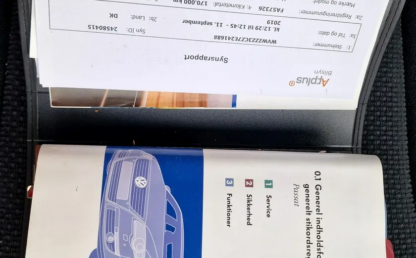 VOLKSWAGEN Passat -