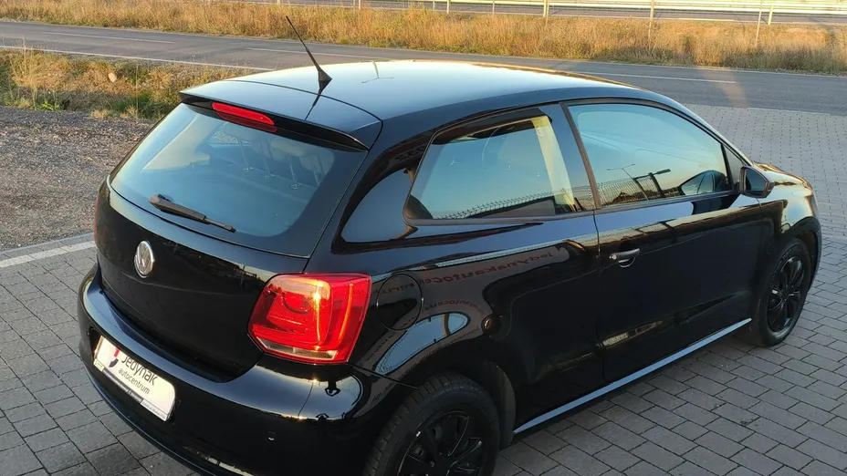 VOLKSWAGEN Polo -