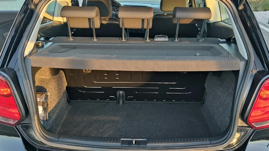 VOLKSWAGEN Polo -