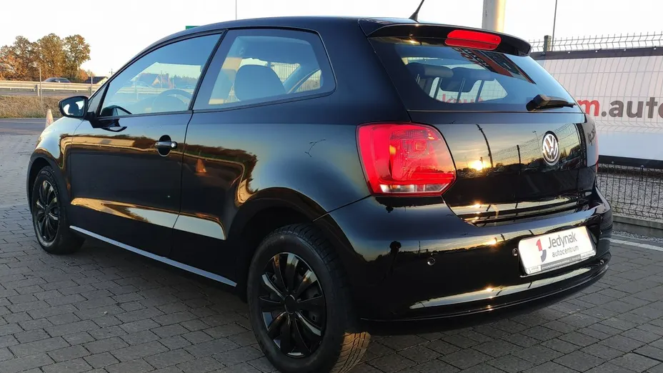 VOLKSWAGEN Polo -