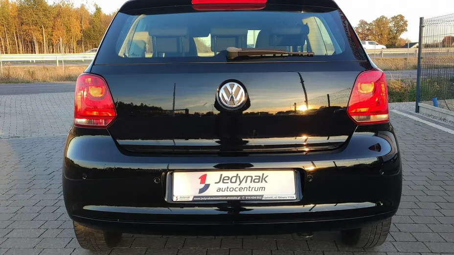 VOLKSWAGEN Polo -