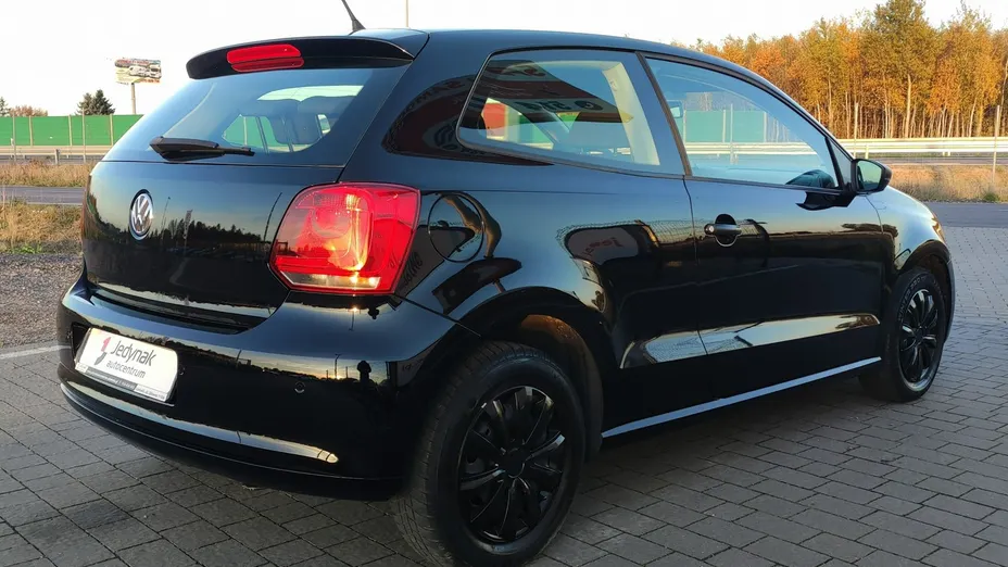 VOLKSWAGEN Polo -