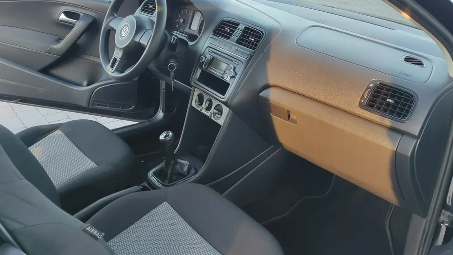 VOLKSWAGEN Polo -