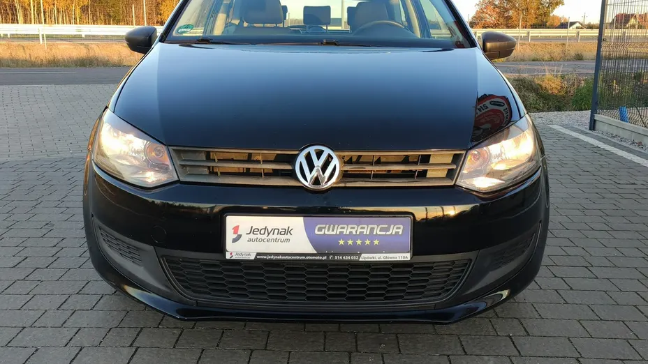 VOLKSWAGEN Polo -